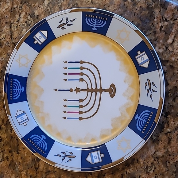 GOLD TRIMMED HANUKKAH PLATE w LIT MENORAH AND DREIDELS BY AVON 8” - Picture 1 of 4